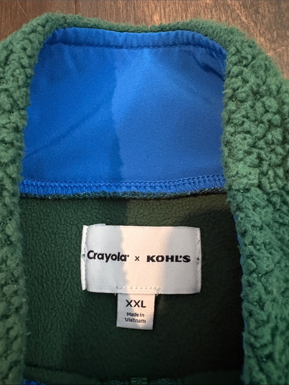 Crayola x Kohls Men's Forest Green Sherpa Fleece Pullover with Blue Accents - Picture 2 of 4